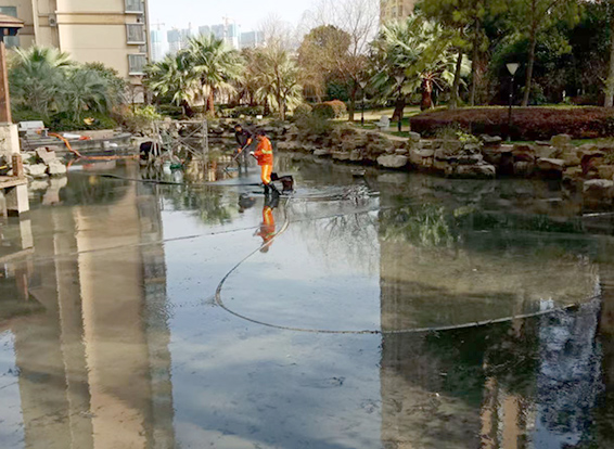 长坡镇景观池淤泥清理