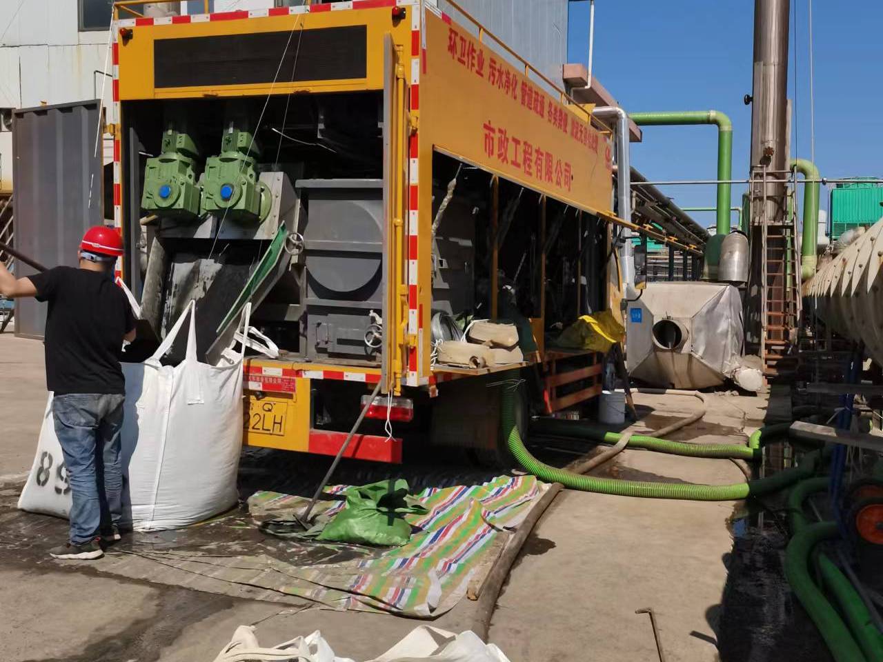 长坡镇淤泥压干处理